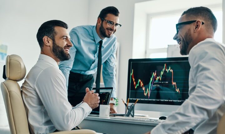 Cho dù bạn là một nhà giao dịch mới bắt đầ hay một người có nhiều kinh nghiệm hơn trong ngành, luôn có những điểm cần cân nhắc khi lựa chọn nhà môi giới của bạn . Nhưng hãy đi theo thứ tự.